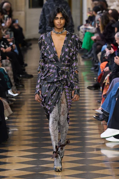 Look 18